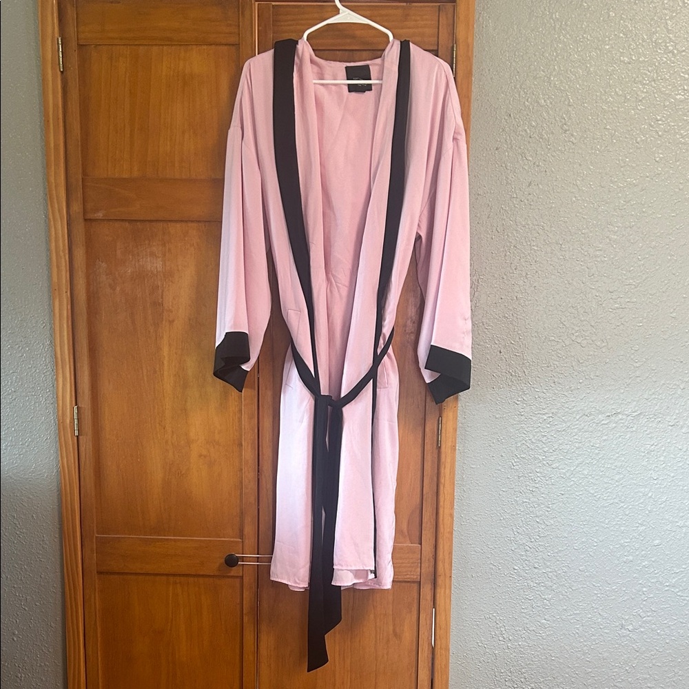 Forever 21 Blush and Black Women's Robe